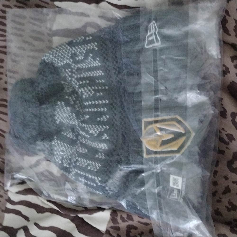 VEGAS GOLDEN KNIGHTS BEANIE SOFT/ COZY AWESOME..... 🏑